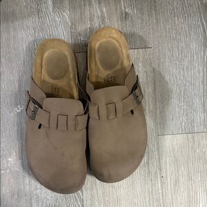 Cushionaire Brown Slip-On Clogs with Buckle
